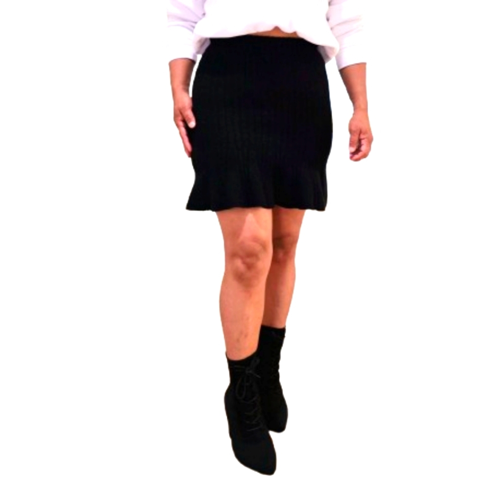 Olivaceous Black Ribbed Knit Mini Skirt – Size S, Chic & Comfy!